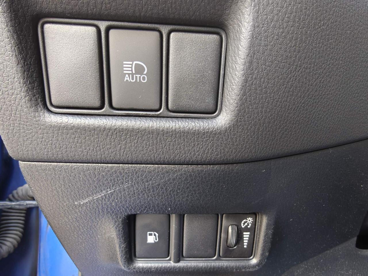 2018 Toyota C-HR XLE 4dr Front-Wheel Drive Sport Utility Photo