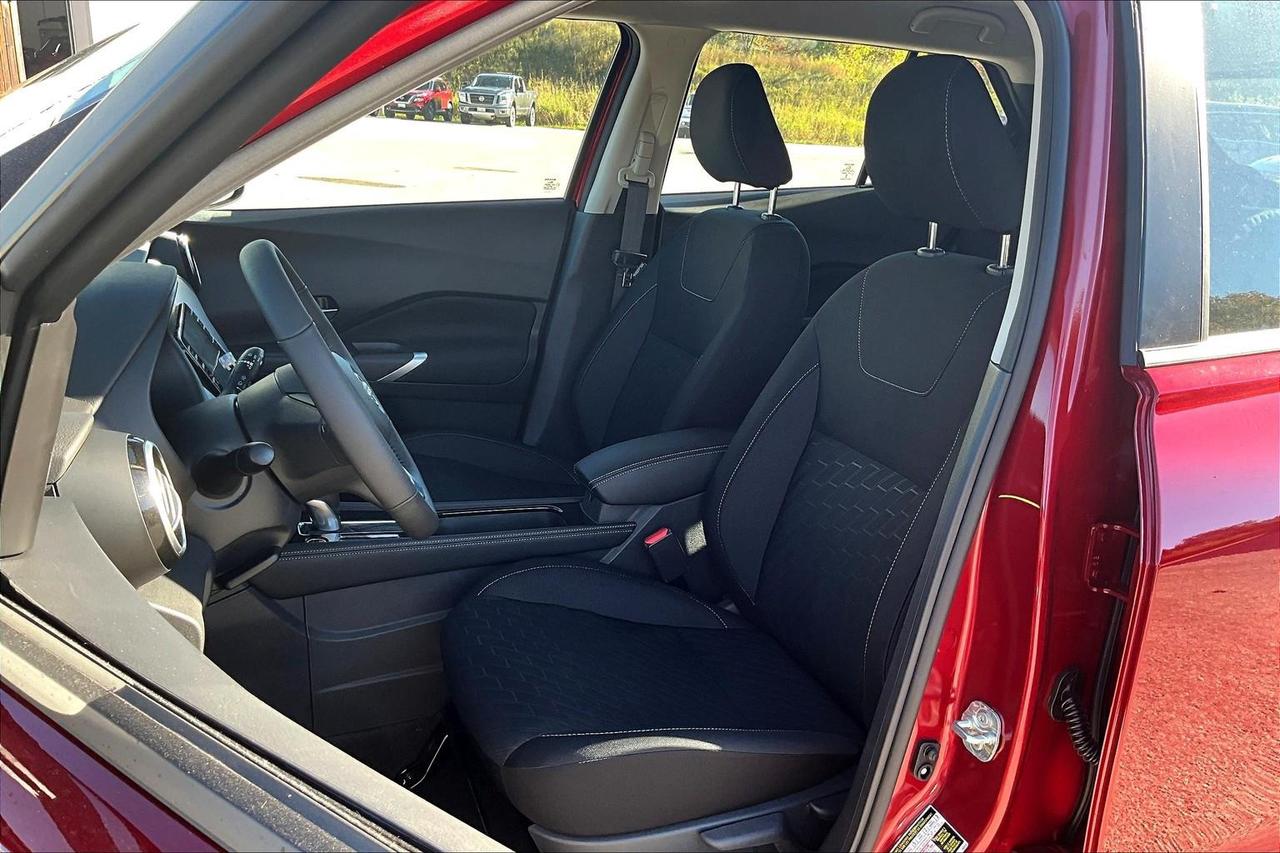 2025 Nissan Kicks Play SV 4dr Front-Wheel Drive Photo