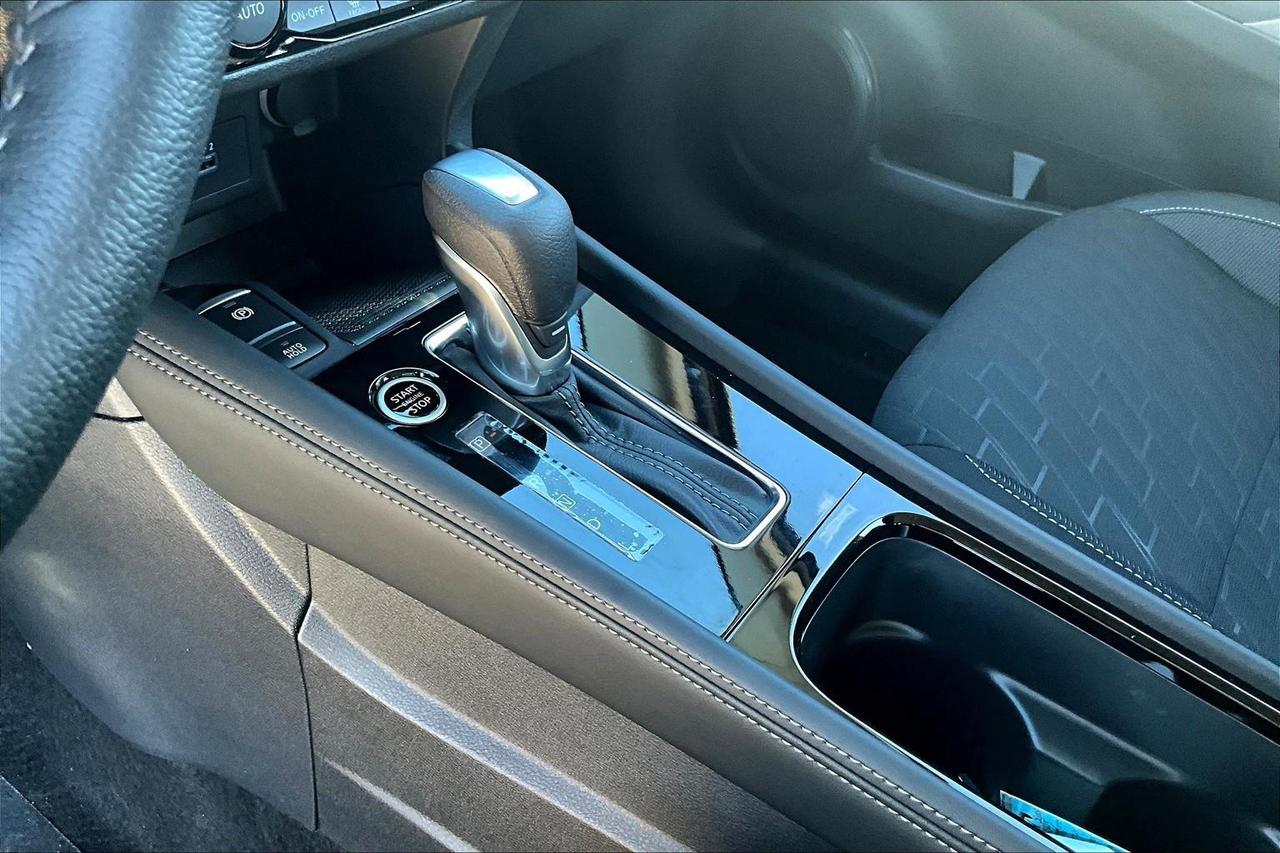 2025 Nissan Kicks Play SV 4dr Front-Wheel Drive Photo