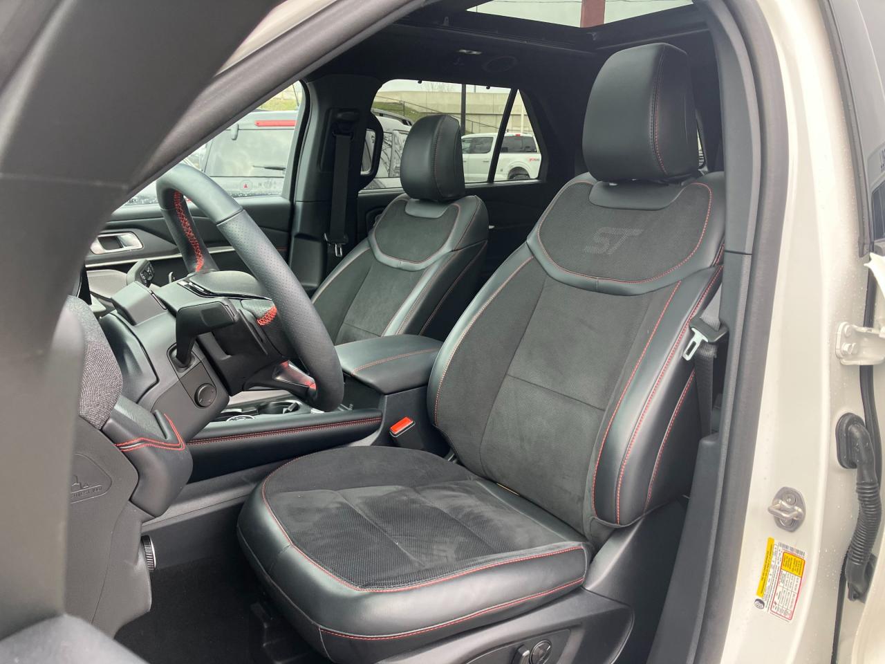 2025 Ford Explorer ST 4dr 4x4 Photo