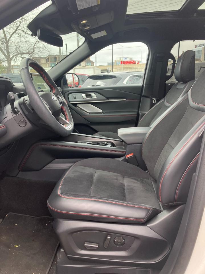 2025 Ford Explorer ST 4dr 4x4 Photo