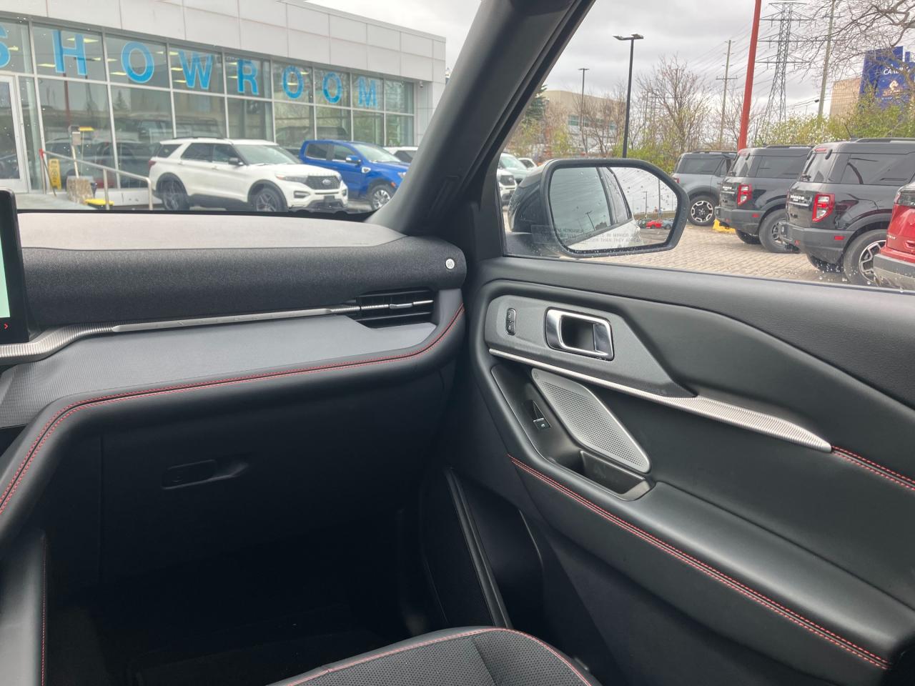 2025 Ford Explorer ST 4dr 4x4 Photo