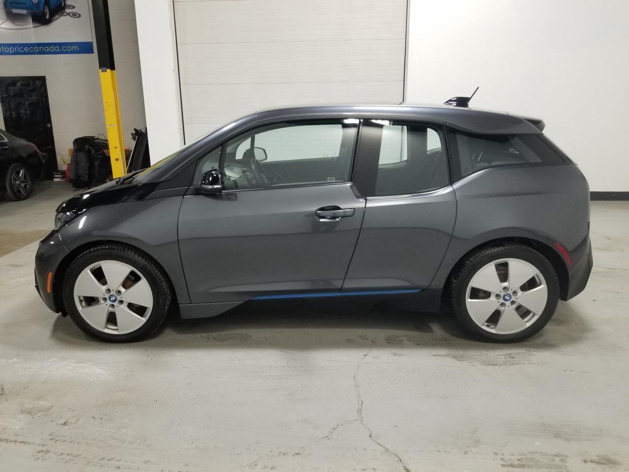 2017 BMW i3 Base w/Range Extender 4dr Rear-Wheel Drive Hatchback Photo3