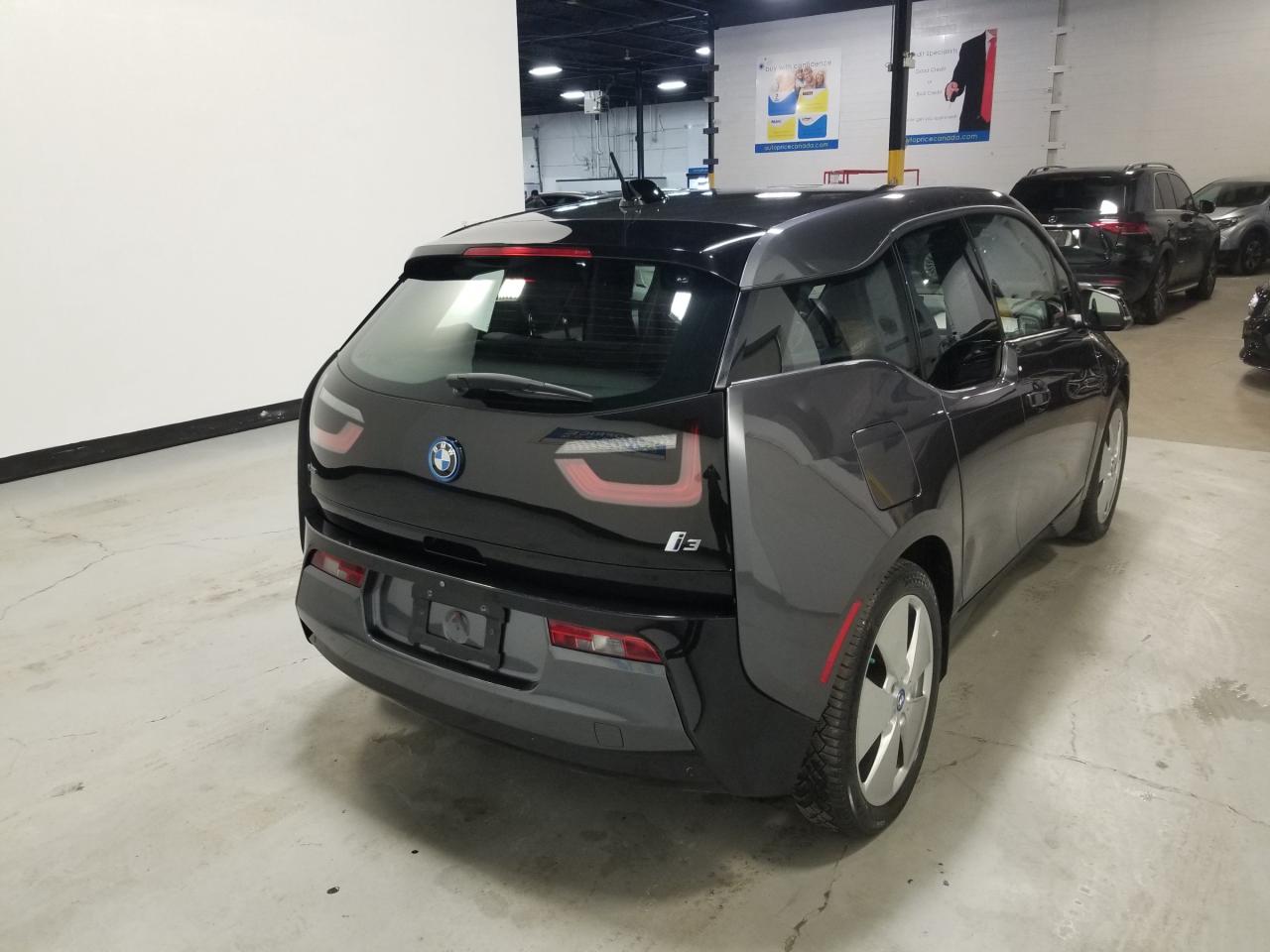 2017 BMW i3 Base w/Range Extender 4dr Rear-Wheel Drive Hatchback Photo