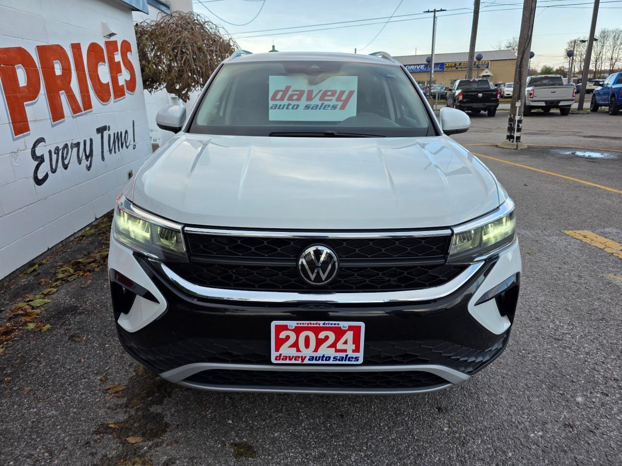 2024 Volkswagen Taos Comfortline 4dr All-Wheel Drive 4MOTION Photo