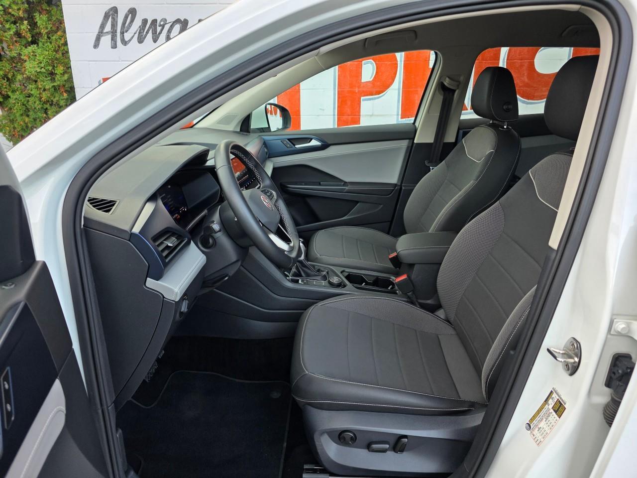 2024 Volkswagen Taos Comfortline 4dr All-Wheel Drive 4MOTION Photo