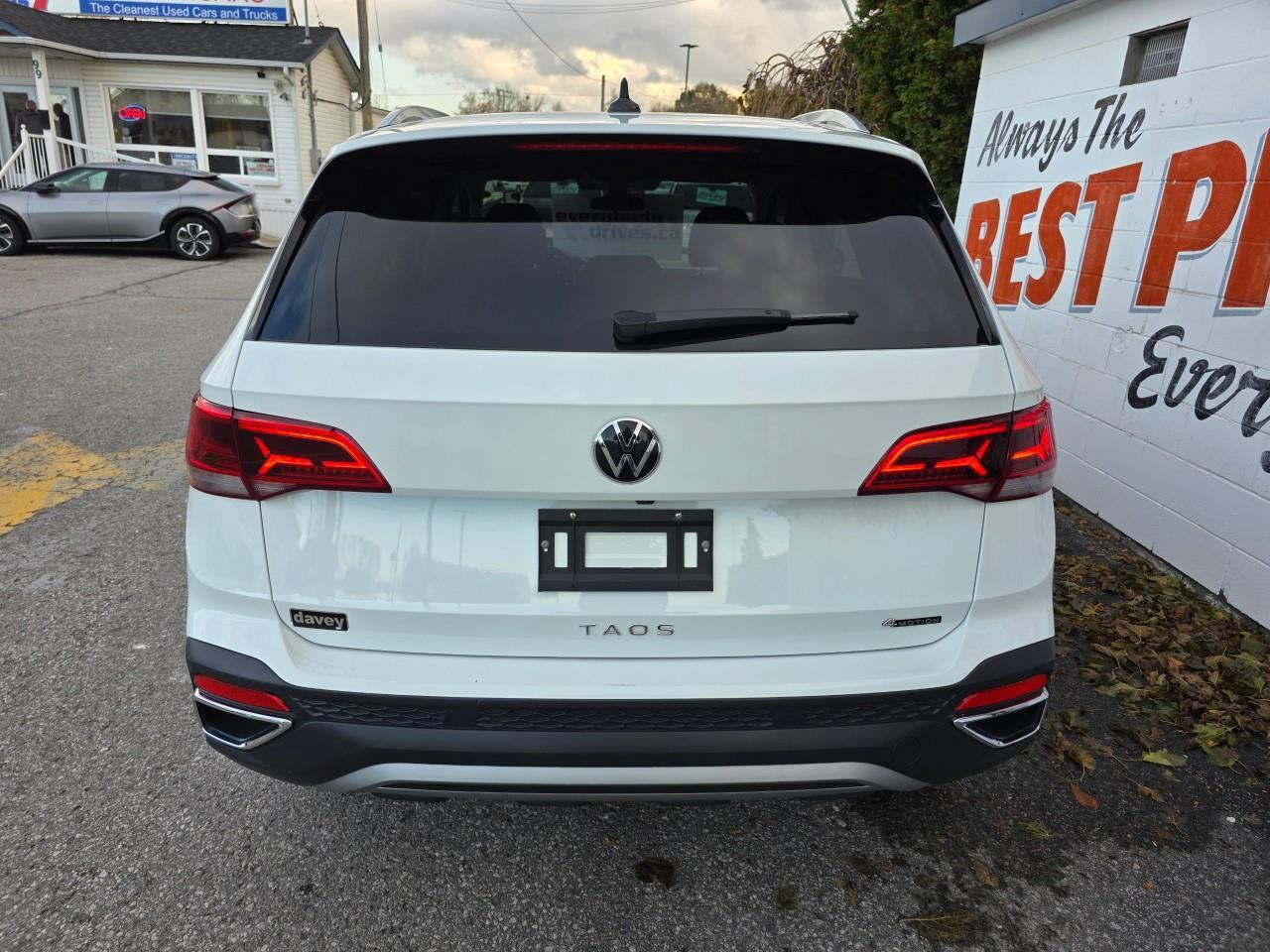 2024 Volkswagen Taos Comfortline 4dr All-Wheel Drive 4MOTION Photo