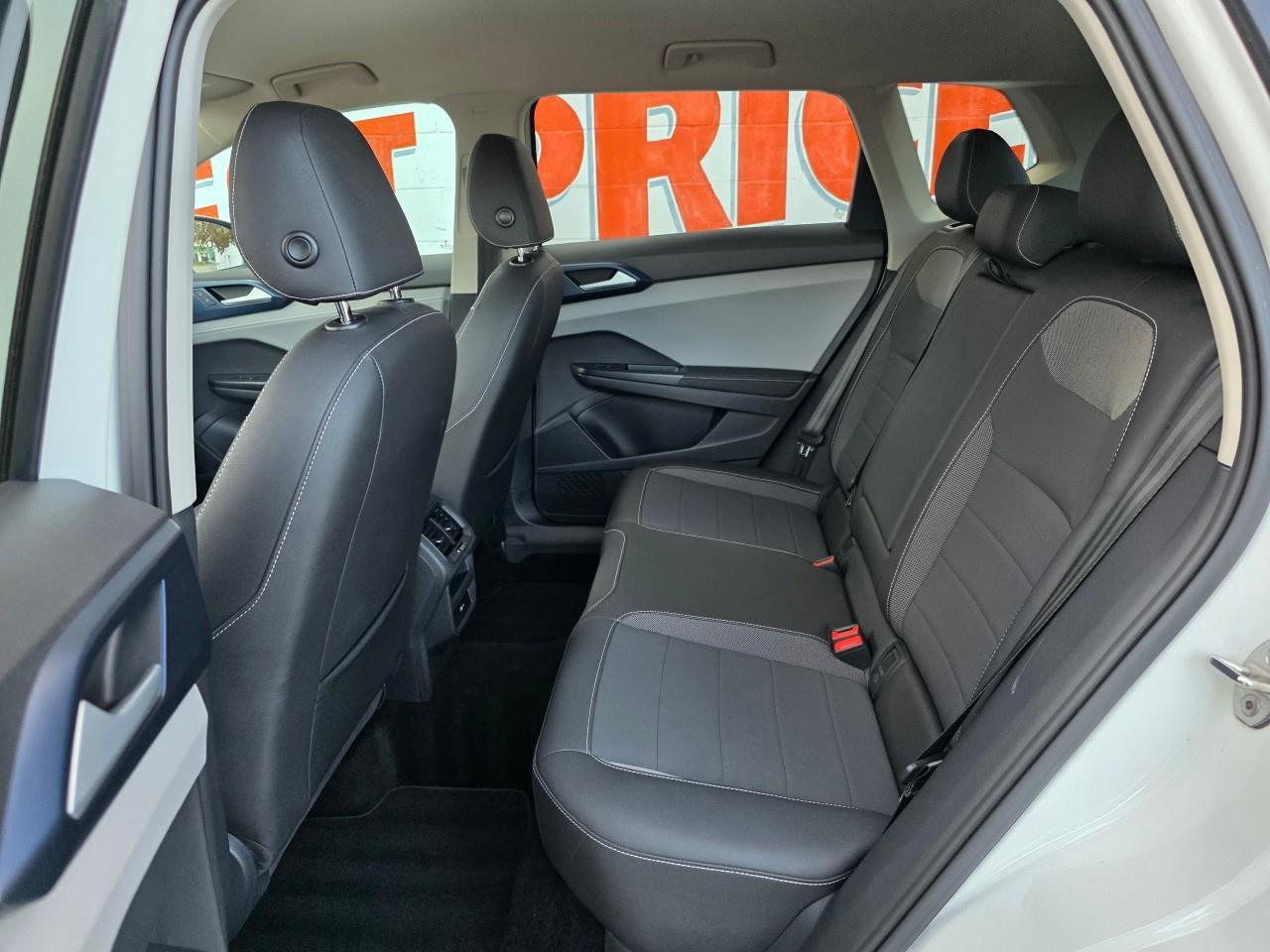 2024 Volkswagen Taos Comfortline 4dr All-Wheel Drive 4MOTION Photo