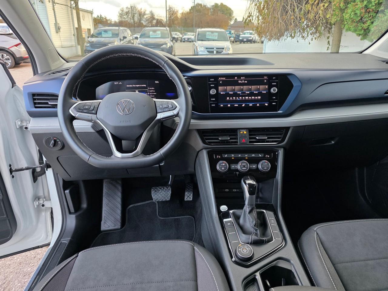 2024 Volkswagen Taos Comfortline 4dr All-Wheel Drive 4MOTION Photo