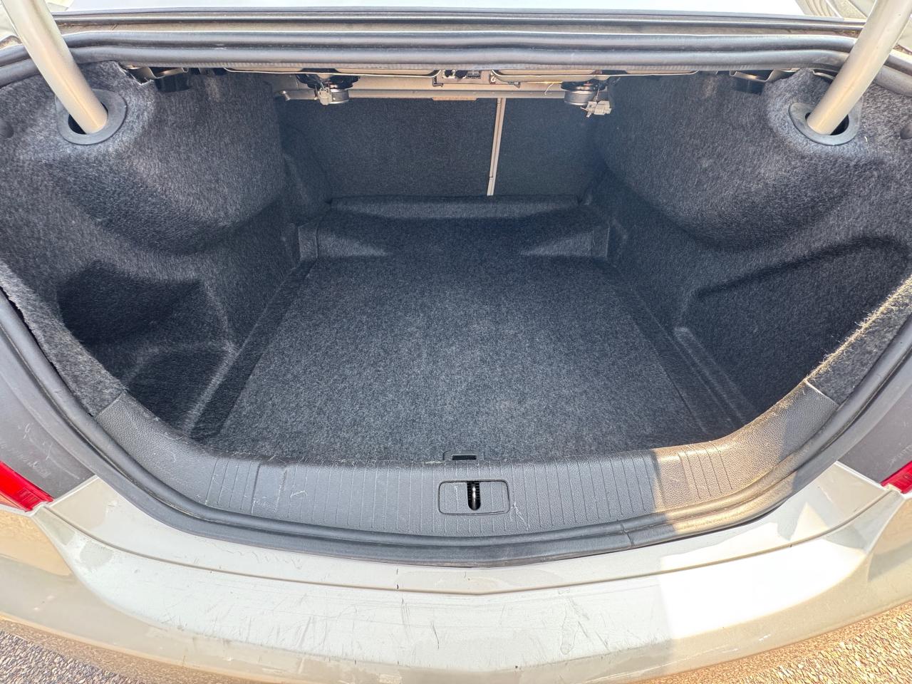 2015 Buick LaCrosse Leather 4dr Front-Wheel Drive Sedan Photo