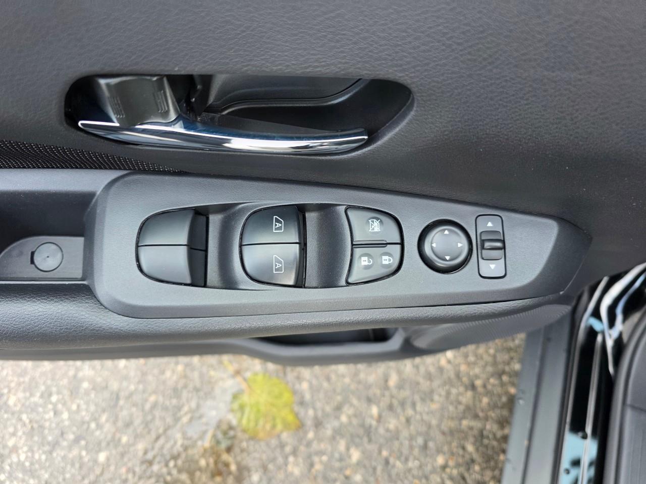 2024 Nissan Kicks SV 4dr Front-Wheel Drive Photo