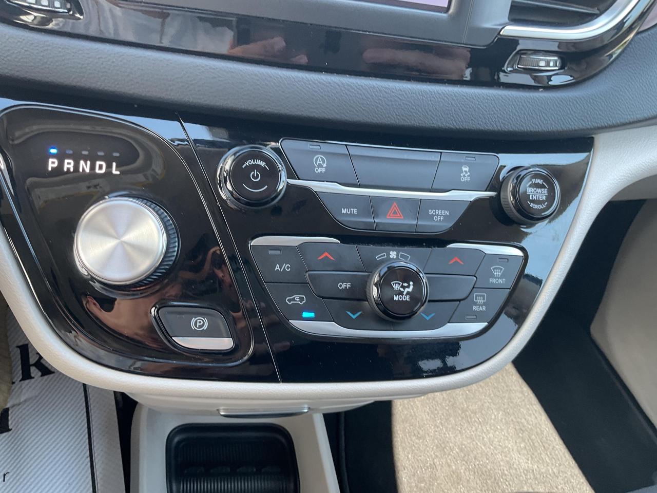 2023 Chrysler Grand Caravan SXT Front-Wheel Drive Passenger Van Photo