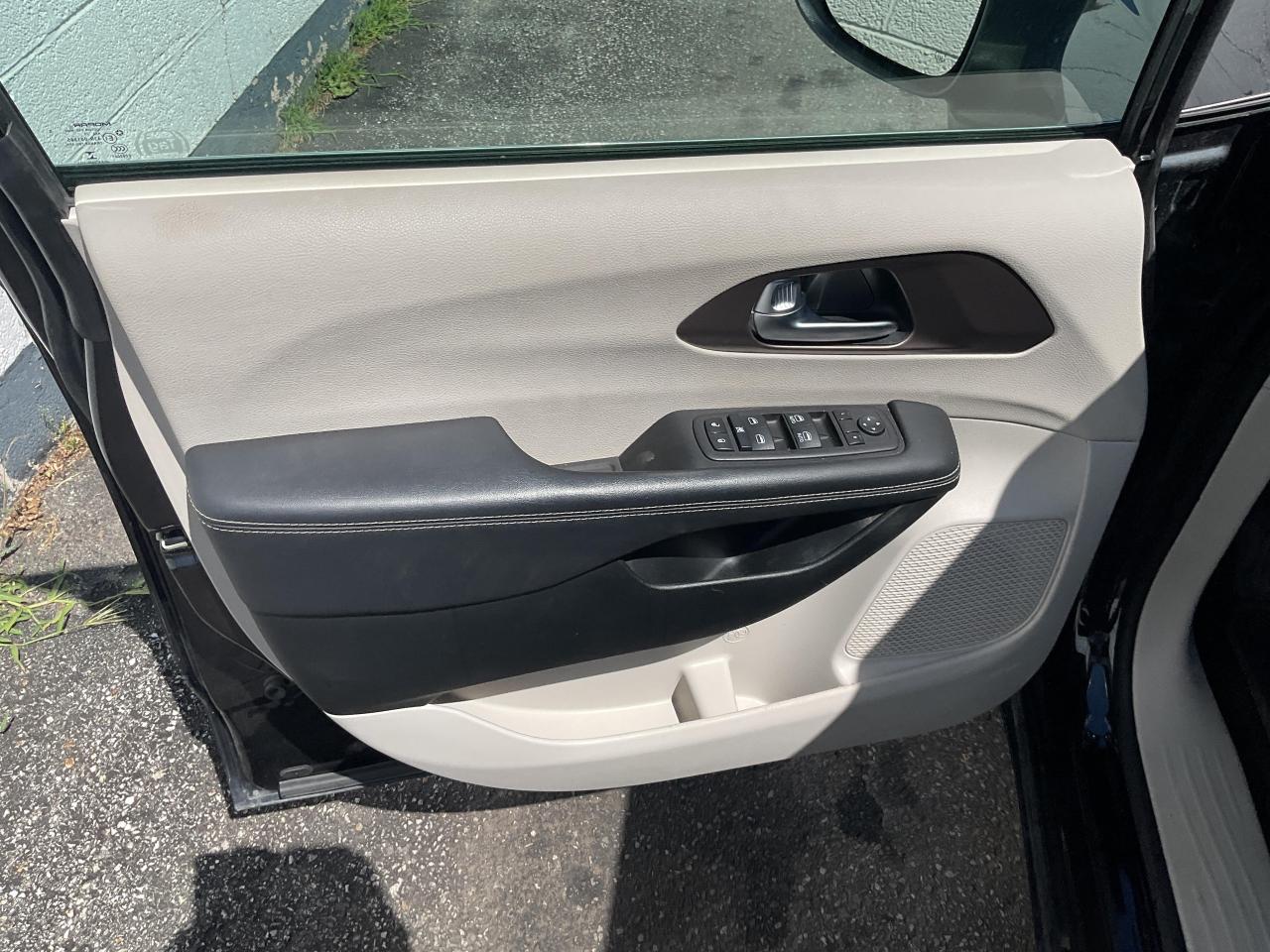 2023 Chrysler Grand Caravan SXT Front-Wheel Drive Passenger Van Photo