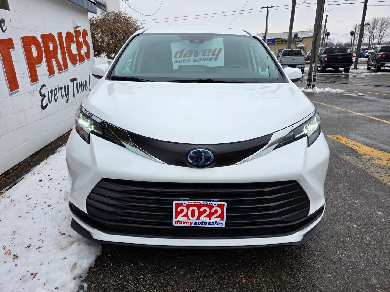 2022 Toyota Sienna LE 8-Passenger 4dr Front-Wheel Drive Passenger Van Photo