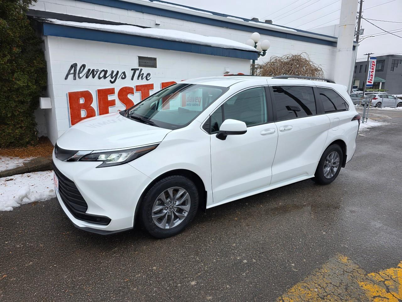2022 Toyota Sienna LE 8-Passenger 4dr Front-Wheel Drive Passenger Van Photo