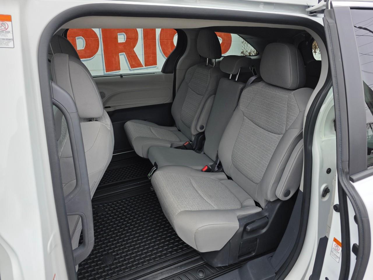 2022 Toyota Sienna LE 8-Passenger 4dr Front-Wheel Drive Passenger Van Photo