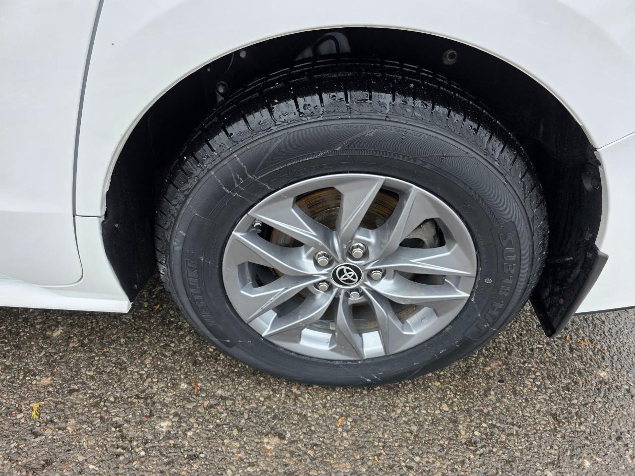 2022 Toyota Sienna LE 8-Passenger 4dr Front-Wheel Drive Passenger Van Photo