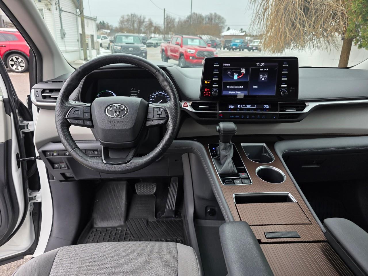 2022 Toyota Sienna LE 8-Passenger 4dr Front-Wheel Drive Passenger Van Photo