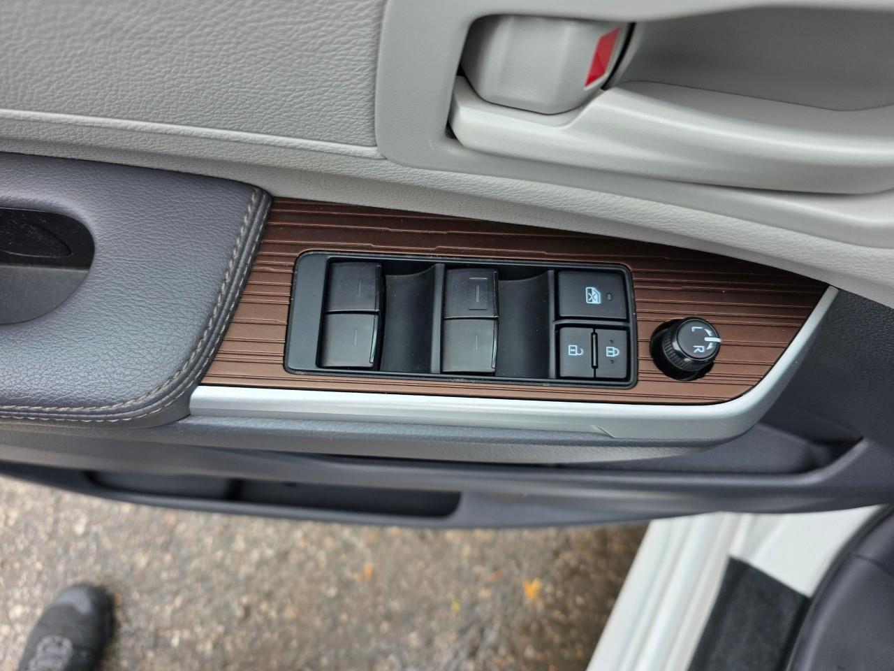 2022 Toyota Sienna LE 8-Passenger 4dr Front-Wheel Drive Passenger Van Photo