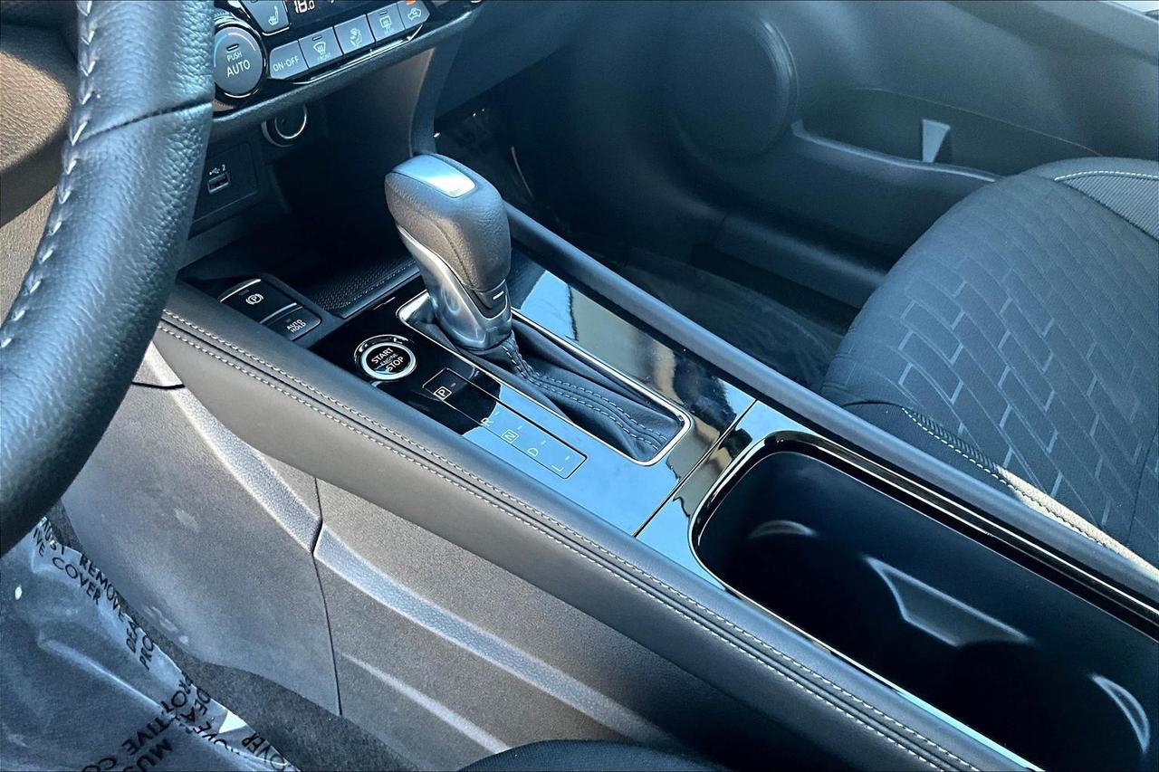 2025 Nissan Kicks Play SV 4dr Front-Wheel Drive Photo