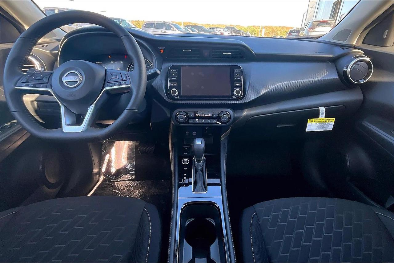 2025 Nissan Kicks Play SV 4dr Front-Wheel Drive Photo4