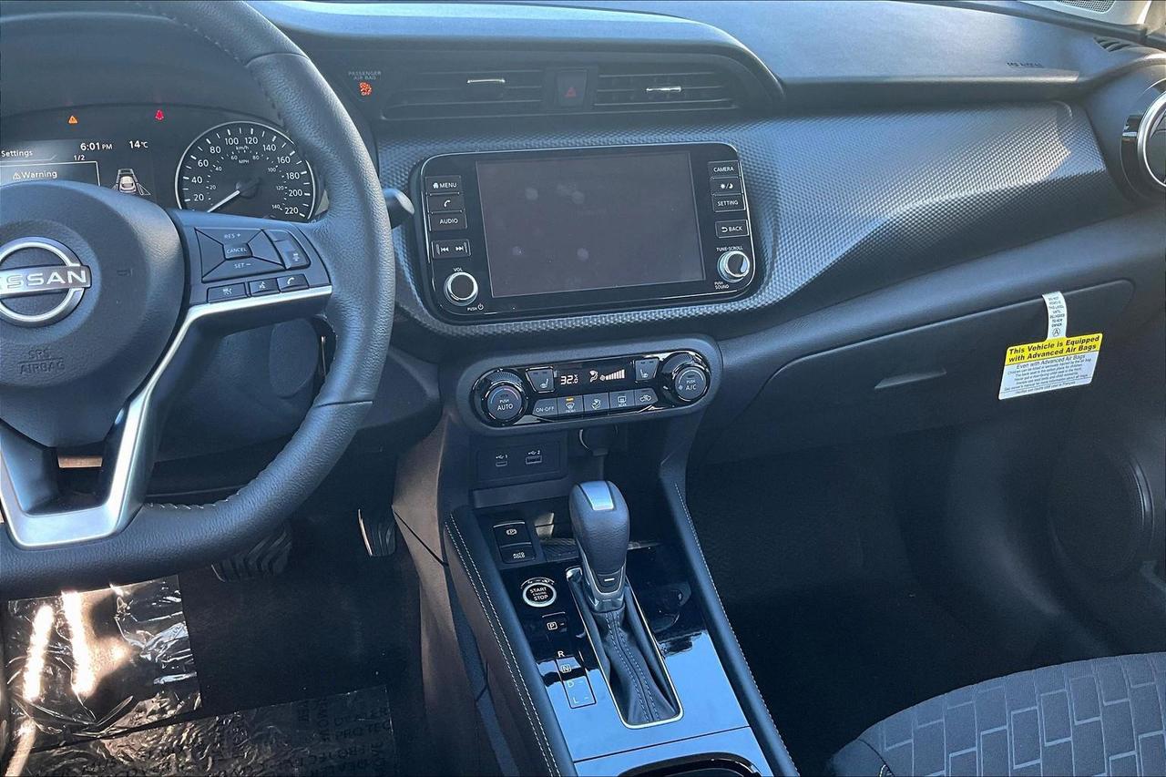 2025 Nissan Kicks Play SV 4dr Front-Wheel Drive Photo