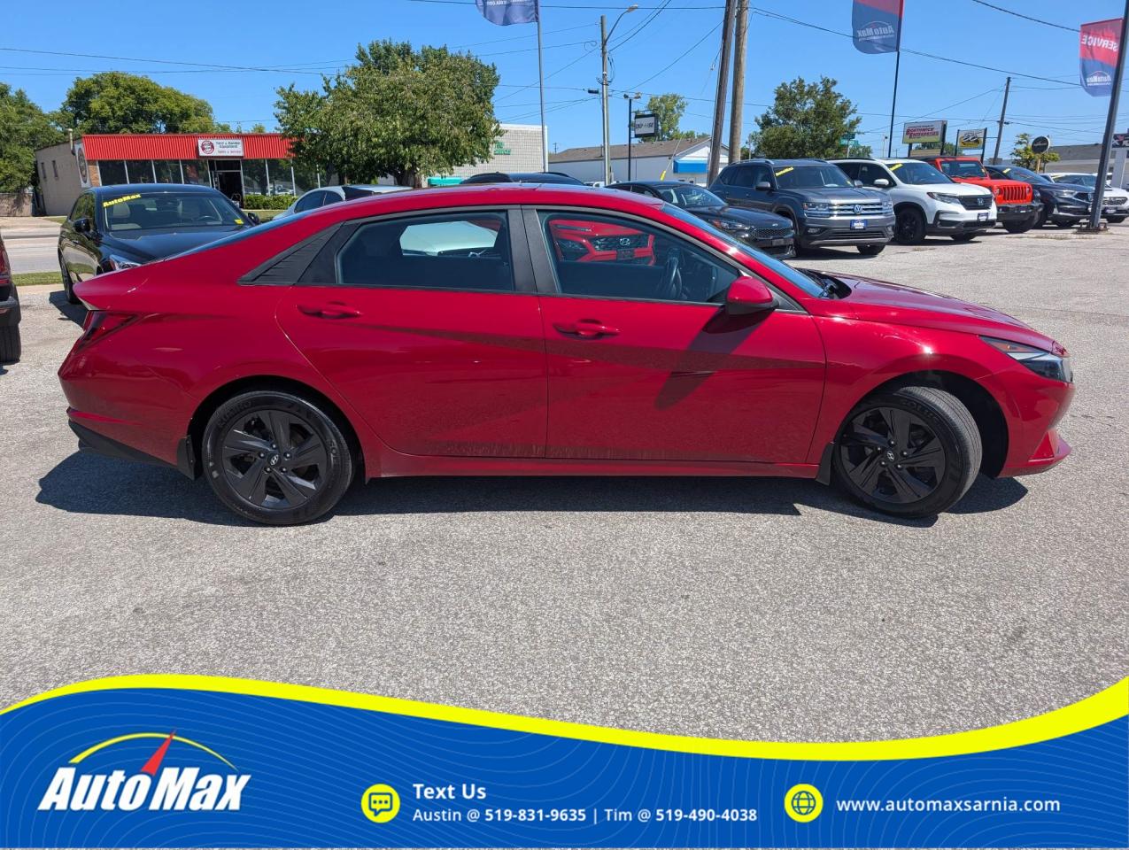 2022 Hyundai Elantra Preferred w/Sun & Tech Pkg 4dr Sedan Photo3