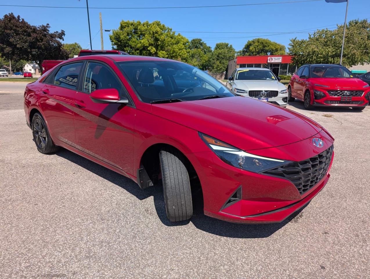 2022 Hyundai Elantra Preferred w/Sun & Tech Pkg 4dr Sedan Photo2