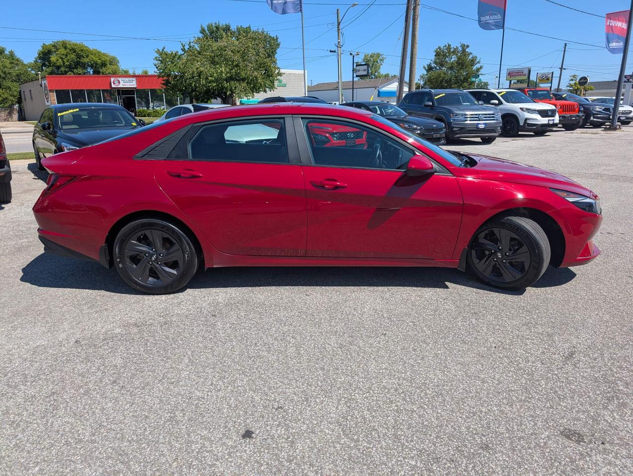 2022 Hyundai Elantra Preferred w/Sun & Tech Pkg 4dr Sedan Photo3