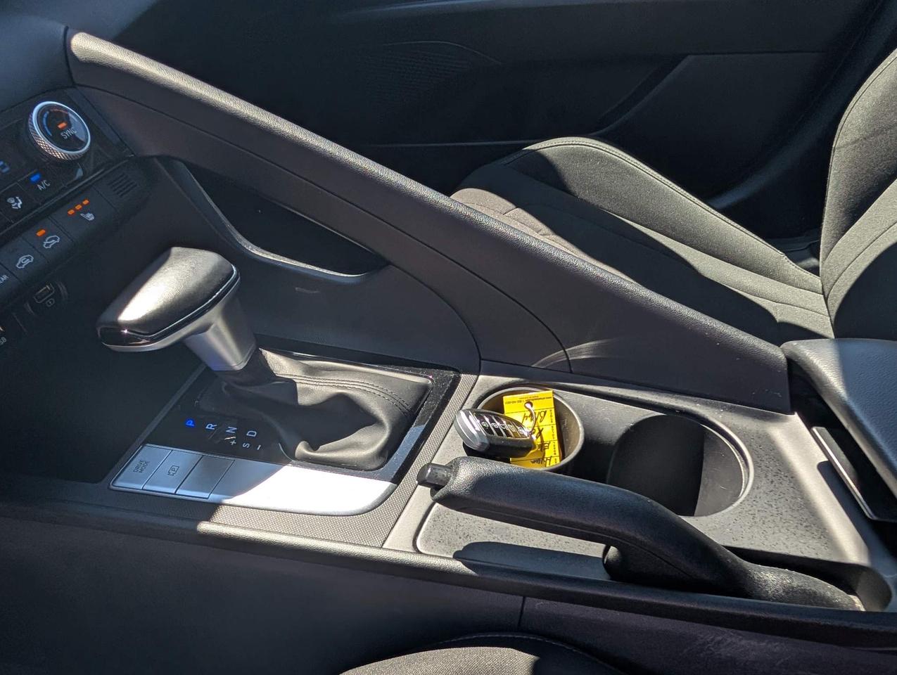 2022 Hyundai Elantra Preferred w/Sun & Tech Pkg 4dr Sedan Photo