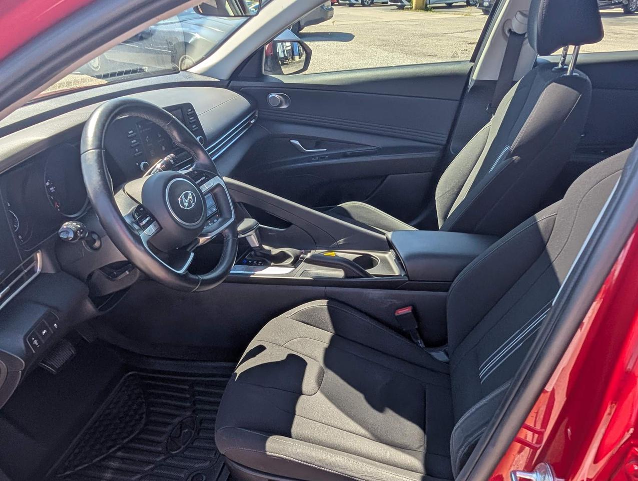 2022 Hyundai Elantra Preferred w/Sun & Tech Pkg 4dr Sedan Photo