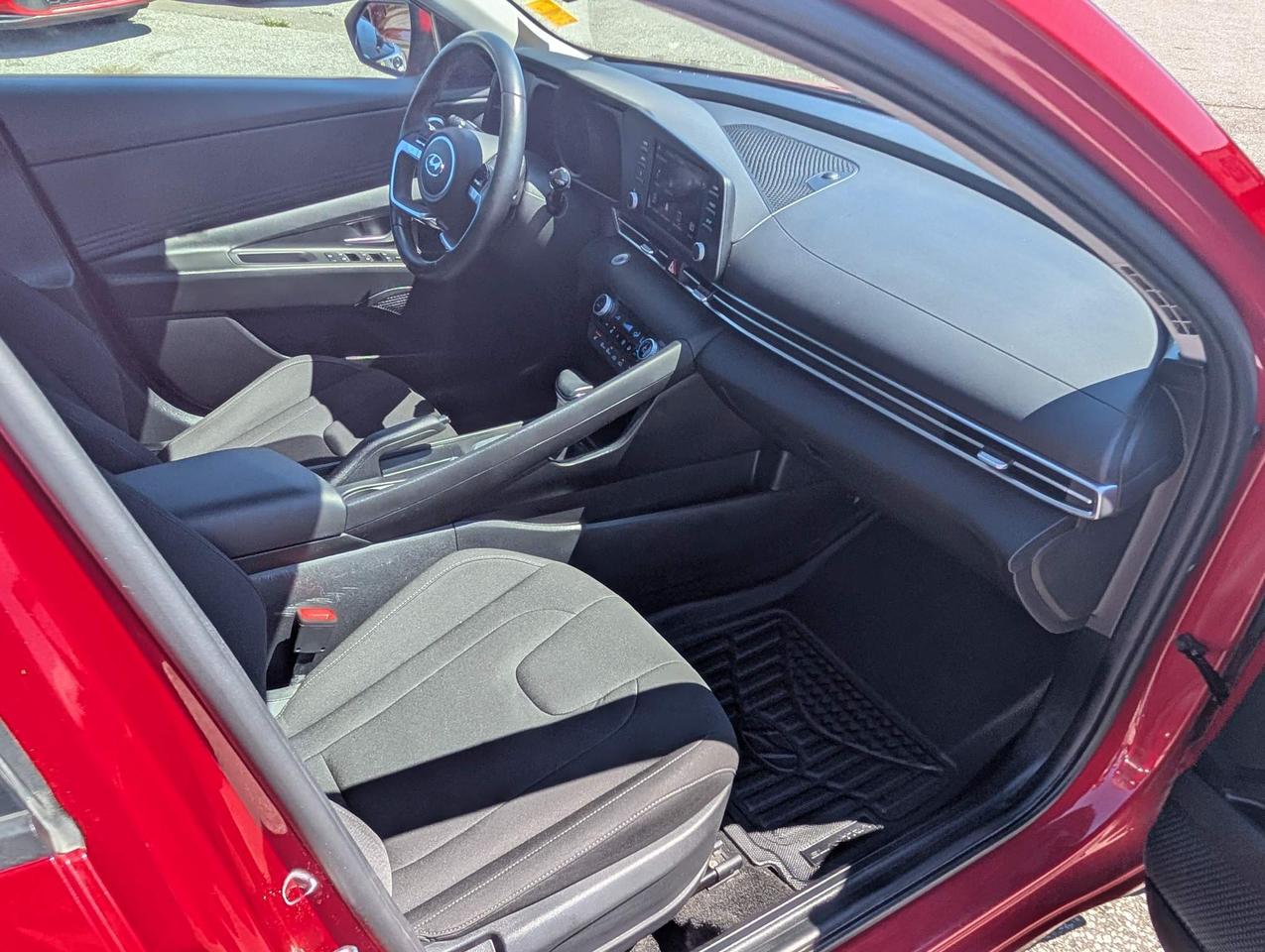 2022 Hyundai Elantra Preferred w/Sun & Tech Pkg 4dr Sedan Photo