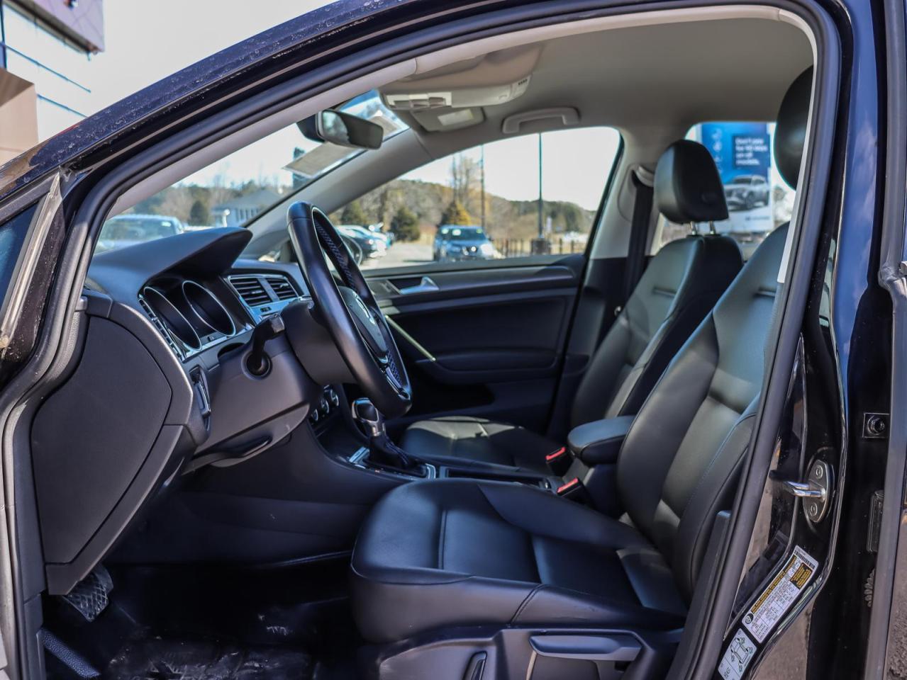 2019 Volkswagen e-Golf Comfortline 4dr Hatchback Photo4