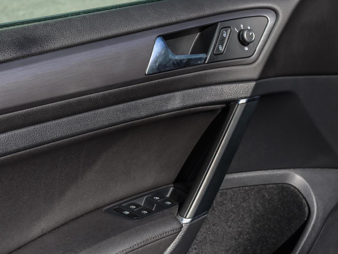 2019 Volkswagen e-Golf Comfortline 4dr Hatchback Photo