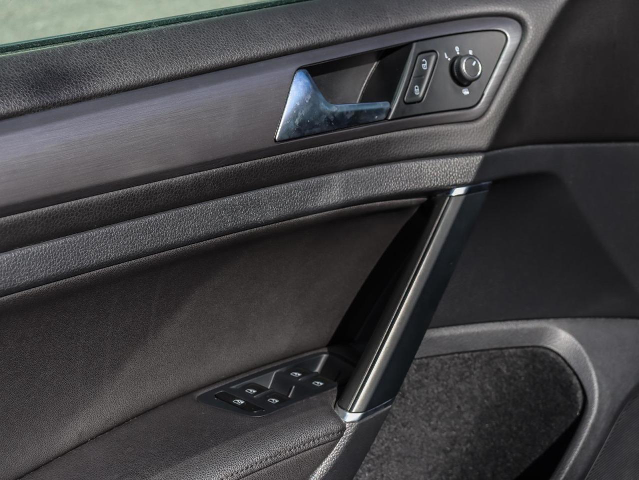 2019 Volkswagen e-Golf Comfortline 4dr Hatchback Photo