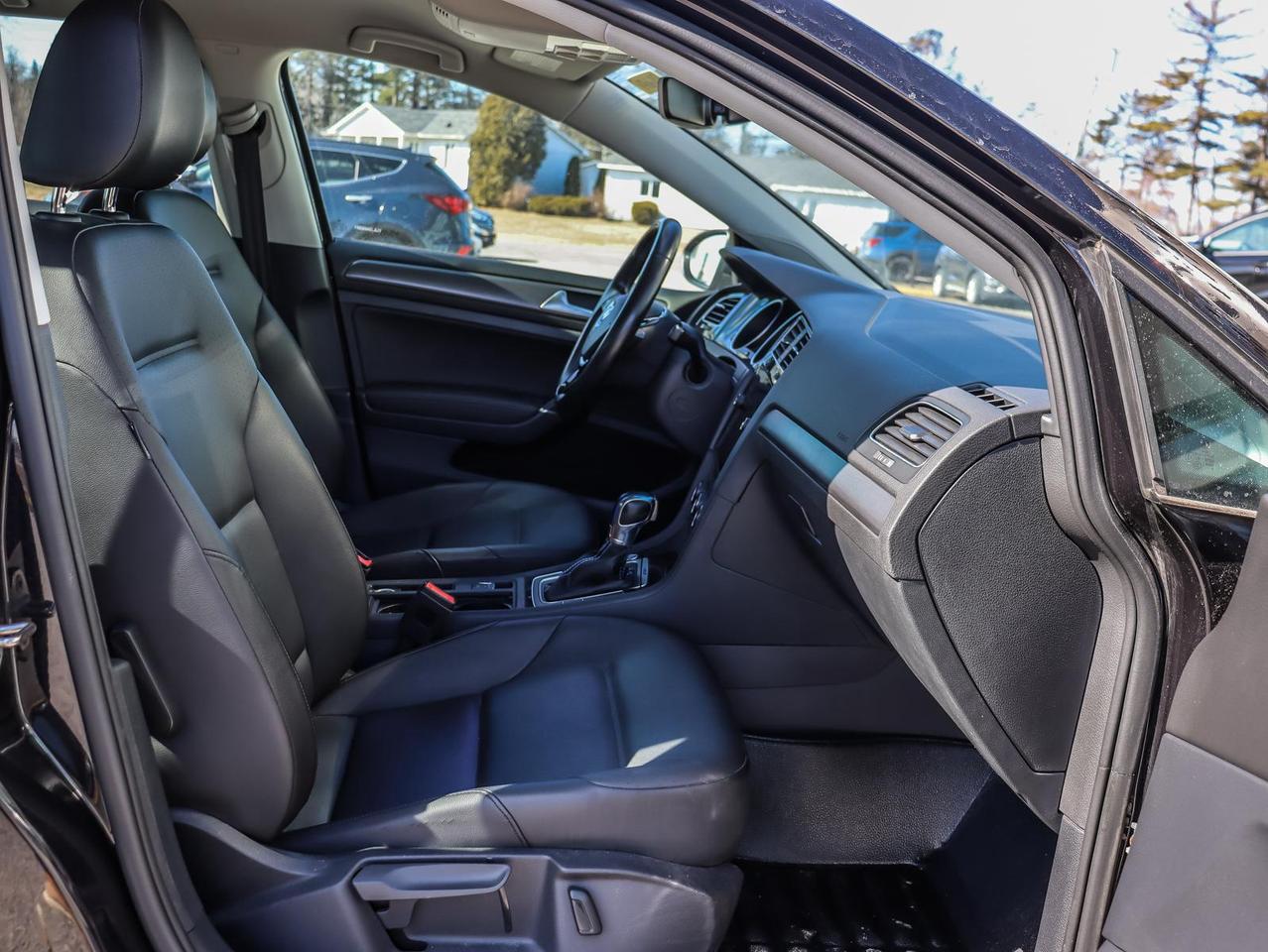 2019 Volkswagen e-Golf Comfortline 4dr Hatchback Photo