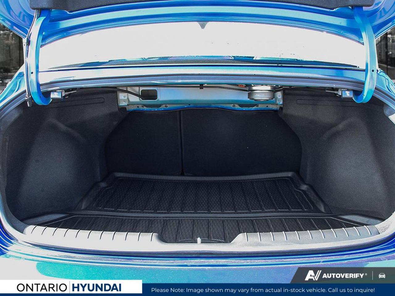 2026 Hyundai Elantra Luxury w/Two-Tone Interior 4dr Sedan Photo