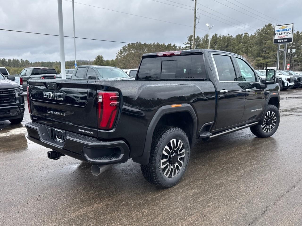 2026 GMC SIERRA 2500HD Crew Cab Standard Box 4-Wheel Drive Denali Ultimate Photo