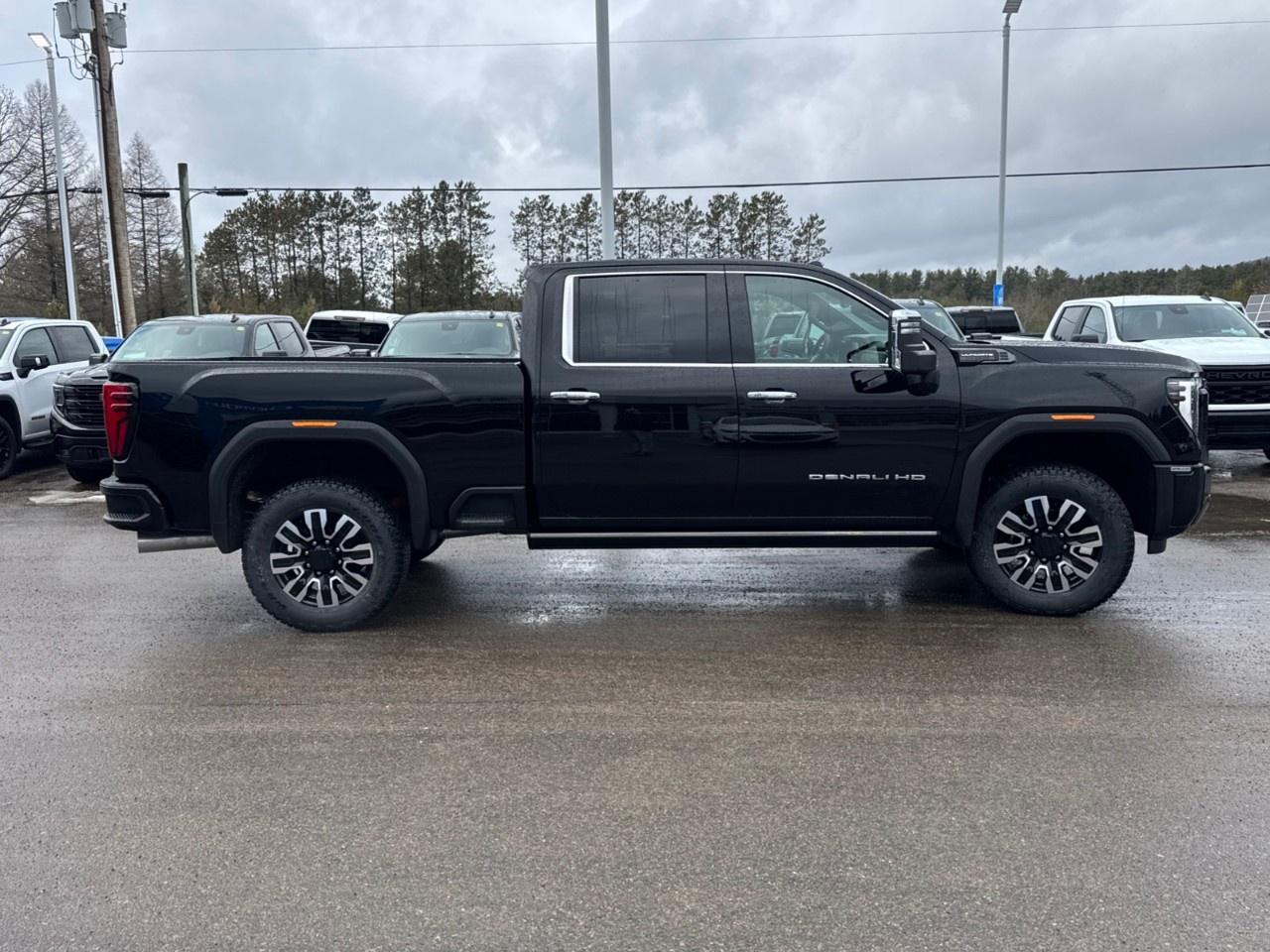 2026 GMC SIERRA 2500HD Crew Cab Standard Box 4-Wheel Drive Denali Ultimate Photo3