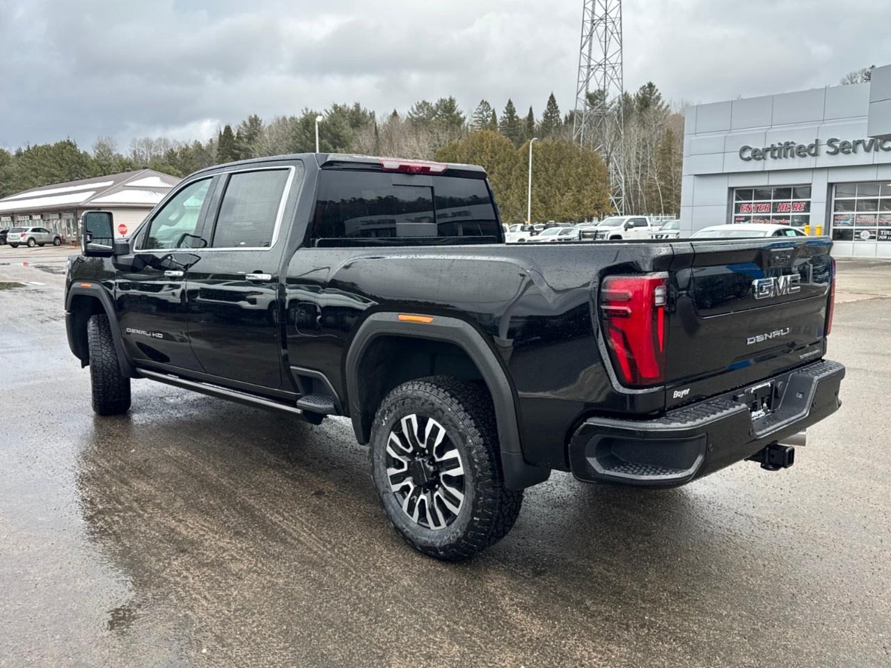 2026 GMC SIERRA 2500HD Crew Cab Standard Box 4-Wheel Drive Denali Ultimate Photo