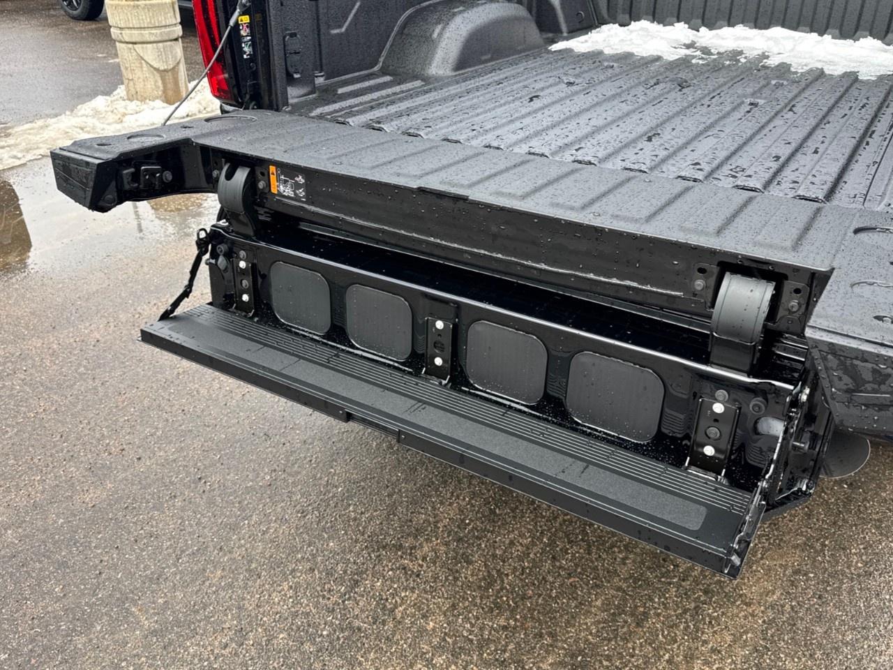 2026 GMC SIERRA 2500HD Crew Cab Standard Box 4-Wheel Drive Denali Ultimate Photo