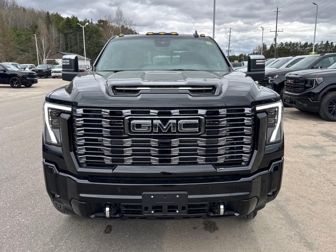 2026 GMC SIERRA 2500HD Crew Cab Standard Box 4-Wheel Drive Denali Ultimate Photo