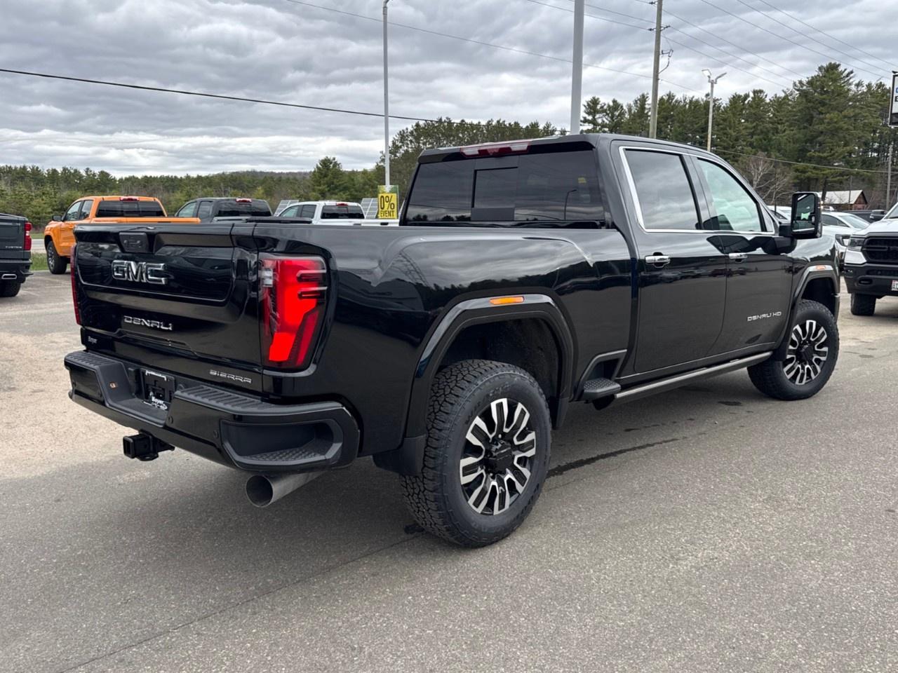 2026 GMC SIERRA 2500HD Crew Cab Standard Box 4-Wheel Drive Denali Ultimate Photo