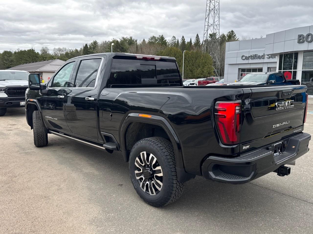 2026 GMC SIERRA 2500HD Crew Cab Standard Box 4-Wheel Drive Denali Ultimate Photo
