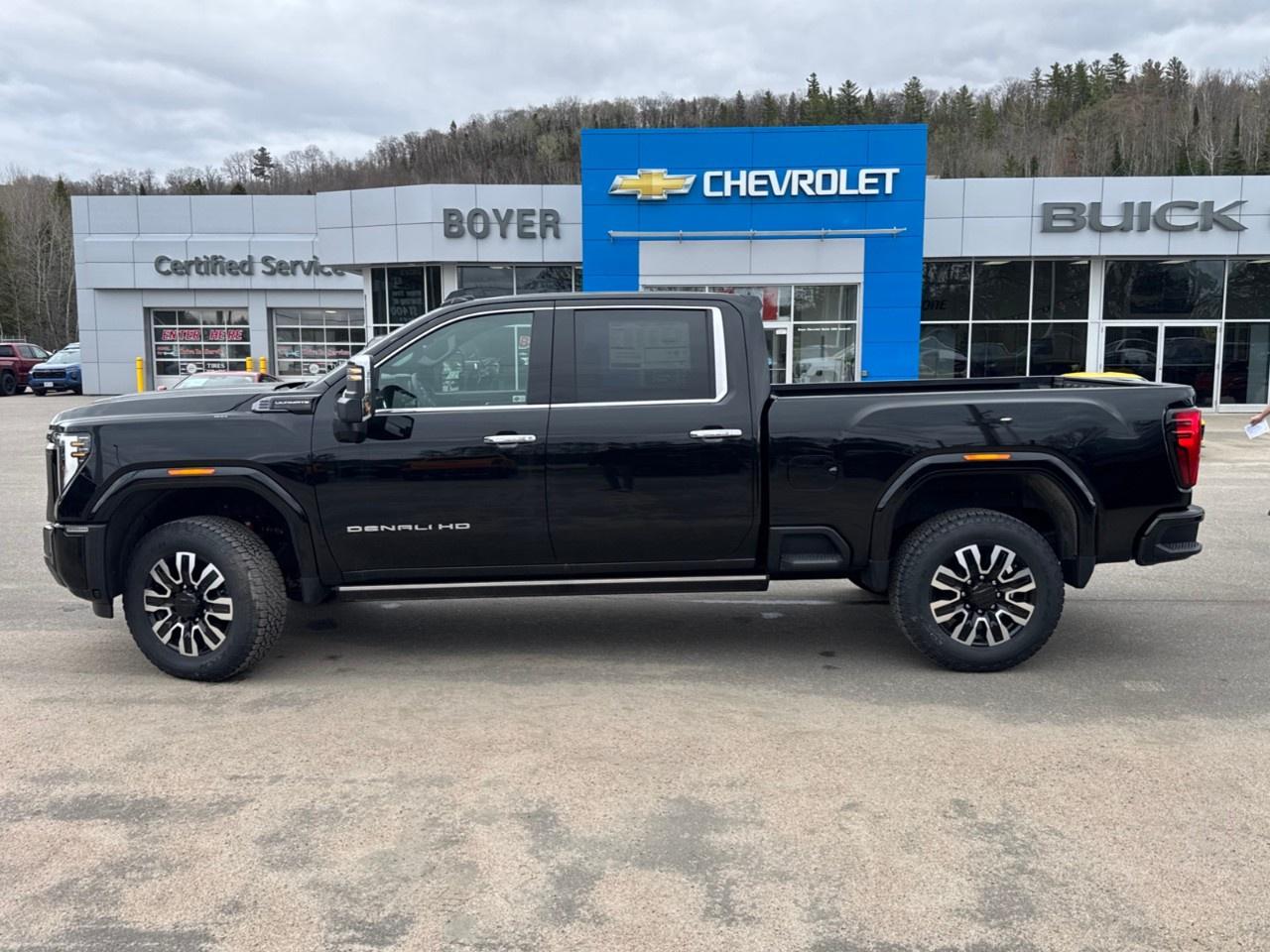 2026 GMC SIERRA 2500HD Crew Cab Standard Box 4-Wheel Drive Denali Ultimate Photo