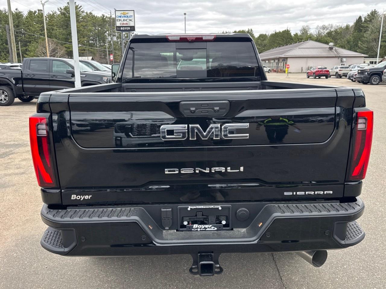 2026 GMC SIERRA 2500HD Crew Cab Standard Box 4-Wheel Drive Denali Ultimate Photo
