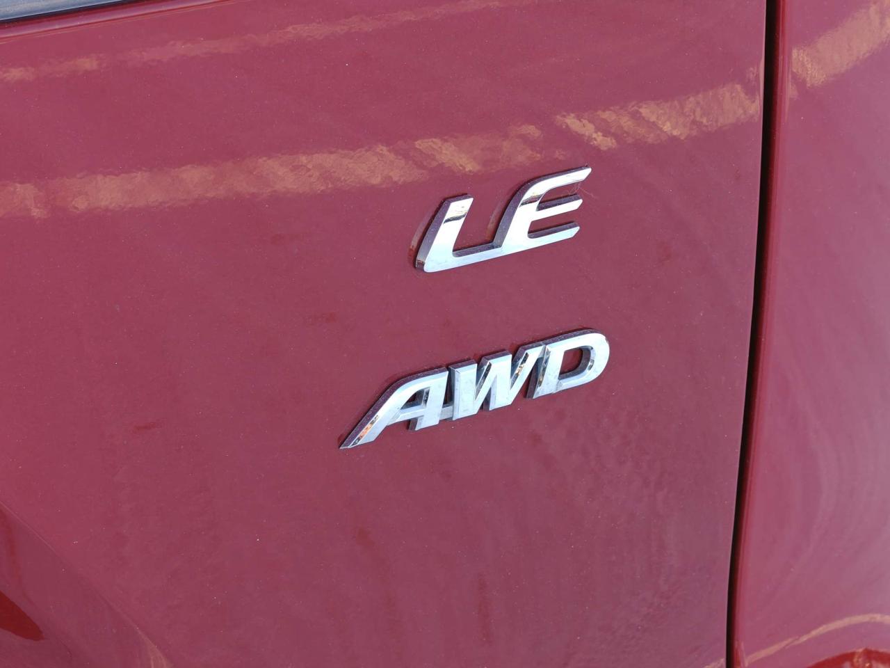 2024 Toyota Corolla Cross LE 4dr All-Wheel Drive Photo4