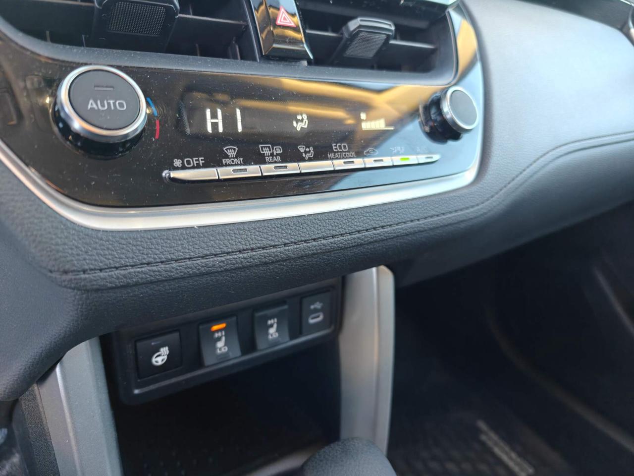 2024 Toyota Corolla Cross LE 4dr All-Wheel Drive Photo