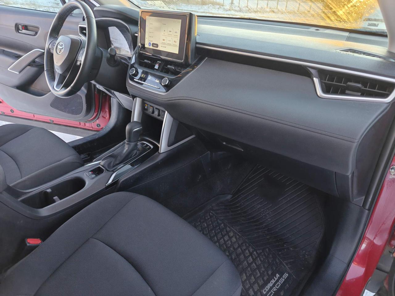 2024 Toyota Corolla Cross LE 4dr All-Wheel Drive Photo