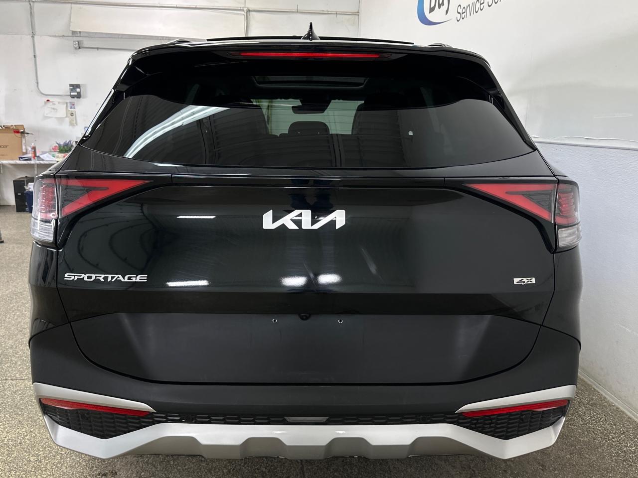 2024 Kia Sportage EX 4dr All-wheel Drive Photo4